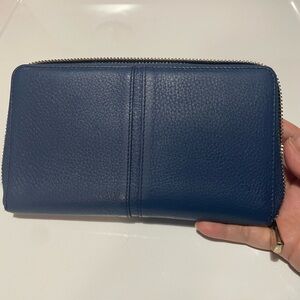 NWOT Danier Cobalt Blue Leather Zip-Around Continental Wallet